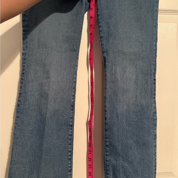 Madewell Flare Jeans in Classic Blue lady in last picture is 5’7 to give length - Picture 3 of 6